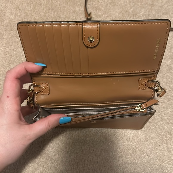 Gently used Michael Kors Jet Set Small Logo Convertible purse! - Picture 4 of 8